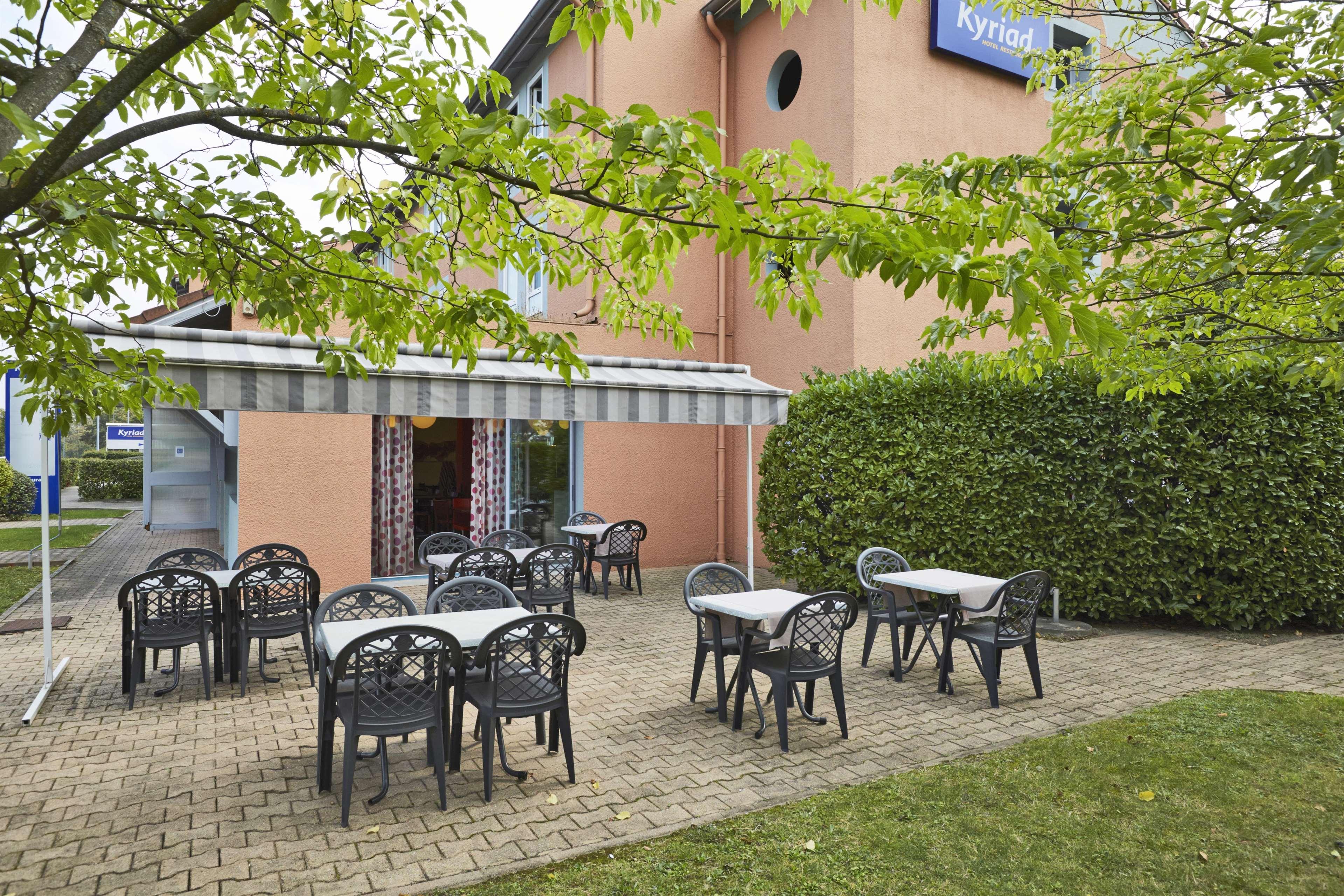 Kyriad Lyon Sud - Saint Genis Laval Exterior foto